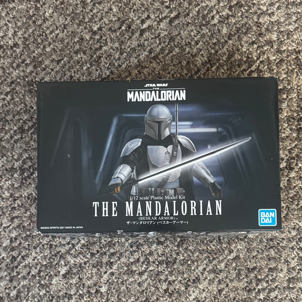 Bandai Star Wars The Mandalorian Action Figure Model Kit - Silver and Black